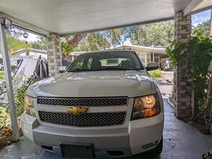 2012 Chevrolet Avalanche with White Exterior