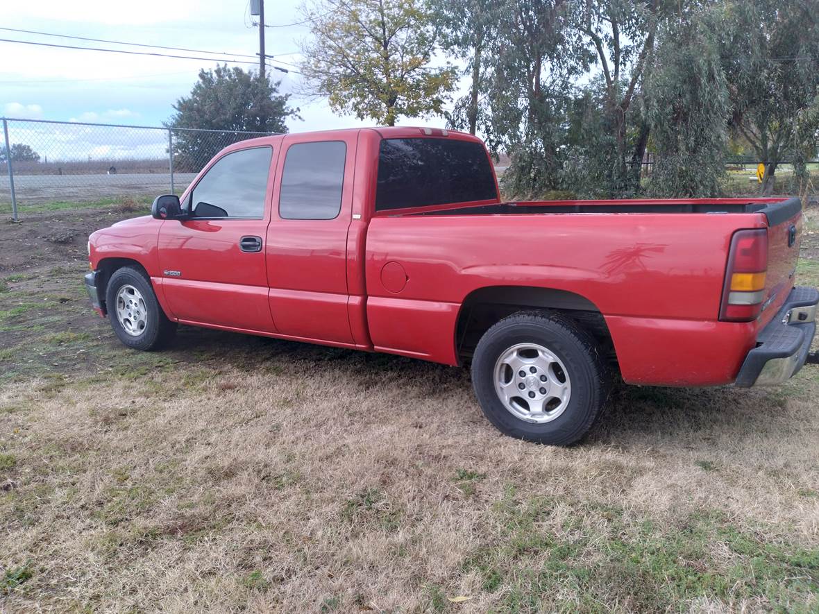 2000 Chevrolet Silverado for sale by owner in Porterville