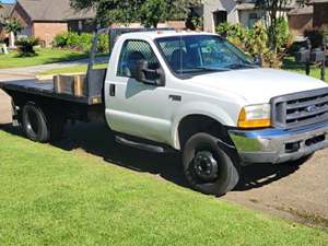 1999 Ford F-450 with White Exterior