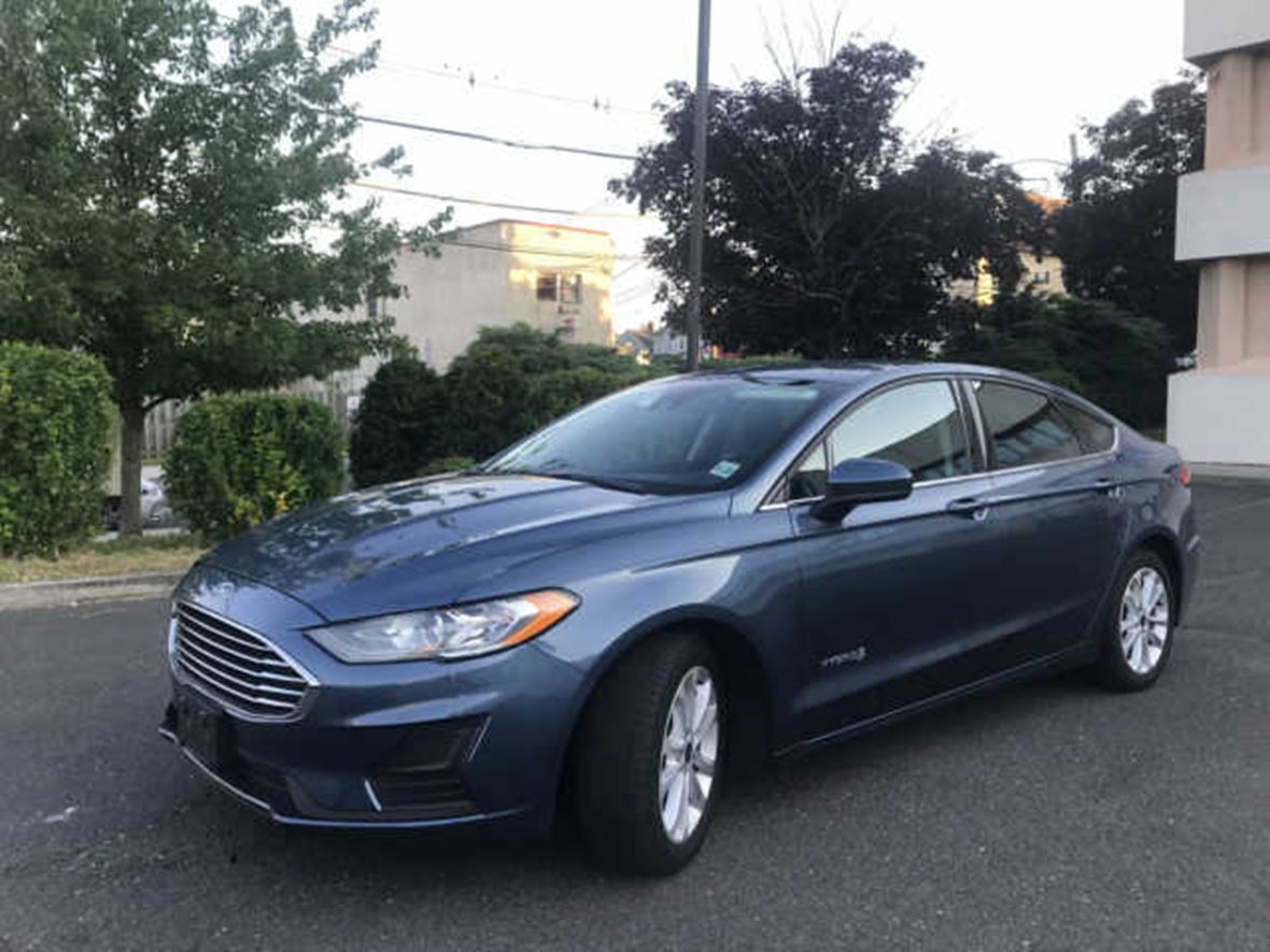 2019 Ford Fusion Hybrid for sale by owner in Keyport