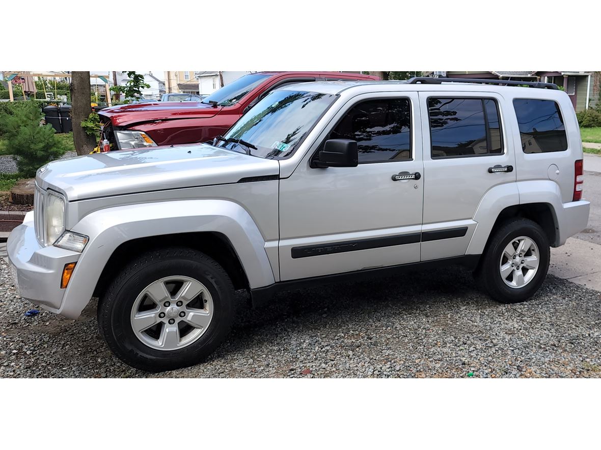 2009 Jeep Liberty Sport  for sale by owner in Taylor