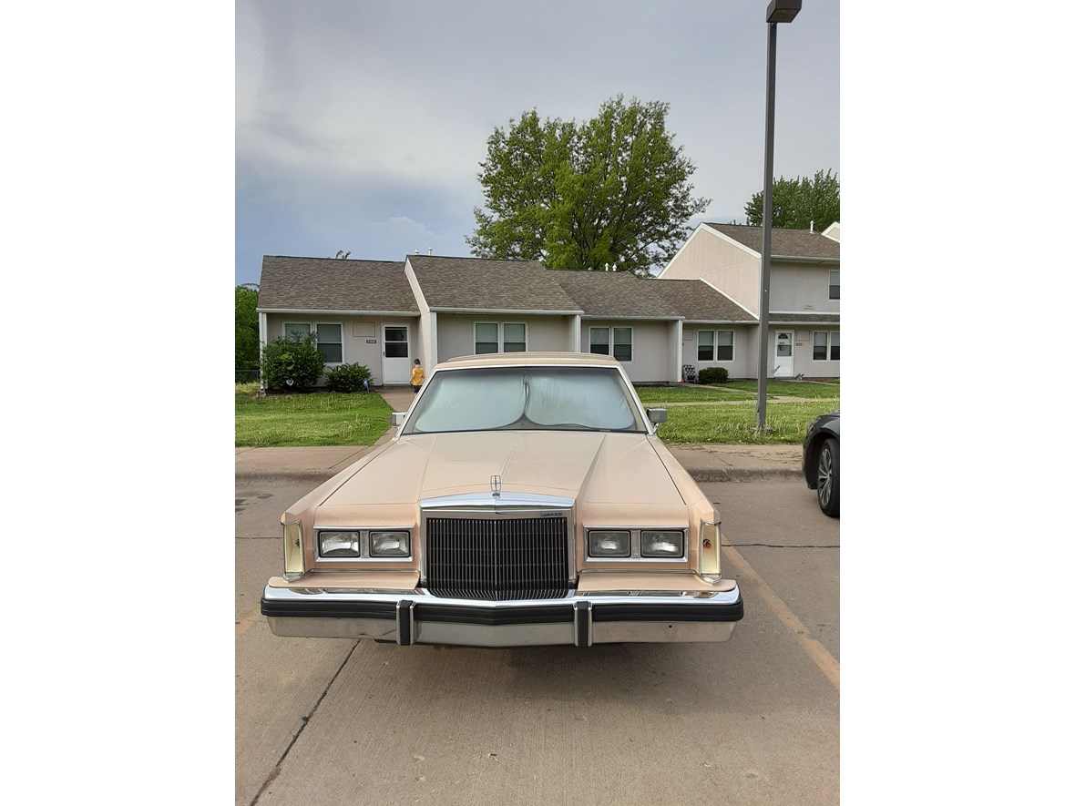 1984 Lincoln Town Car for sale by owner in Muscatine