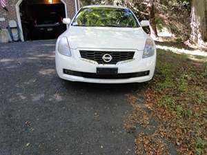 White 2009 Nissan coupe