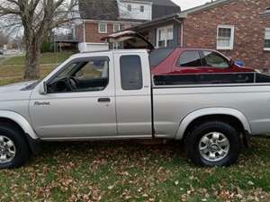 1999 Nissan Frontier with Silver Exterior
