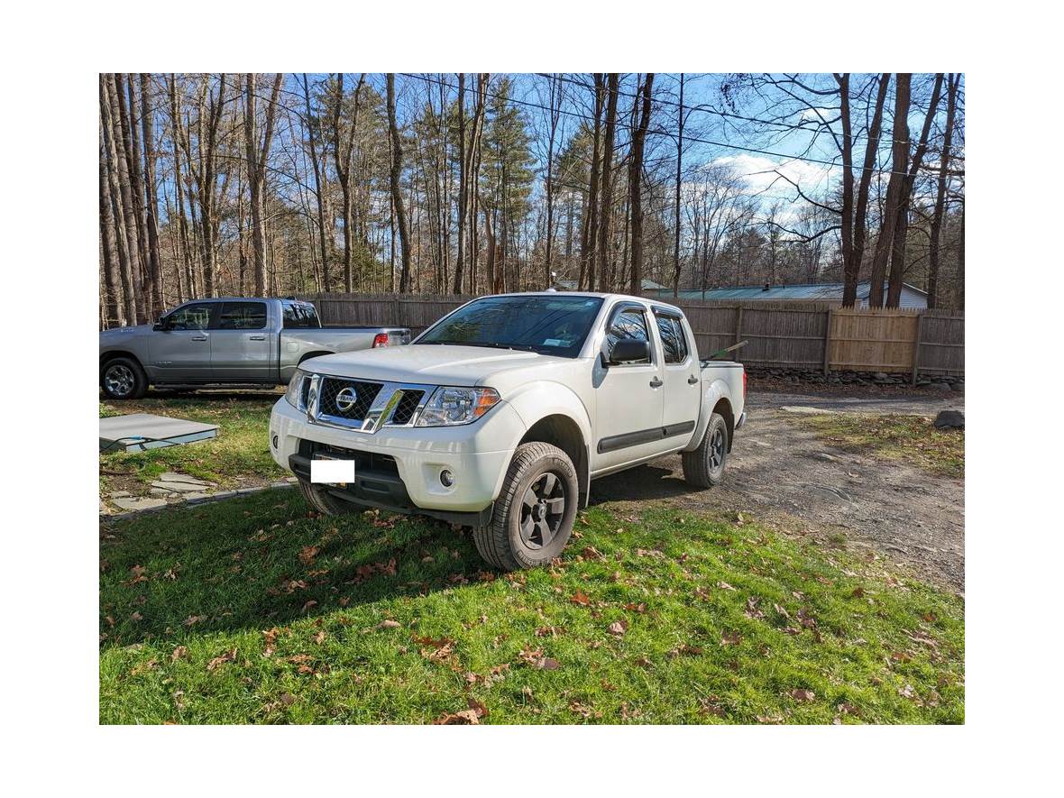 2013 Nissan Frontier for sale by owner in Kingston