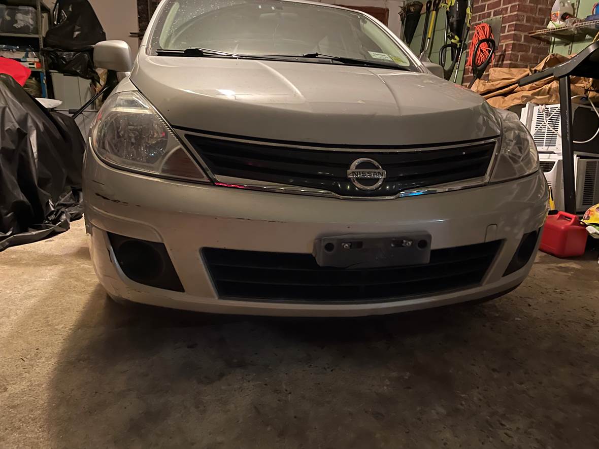 2010 Nissan Versa for sale by owner in Yonkers