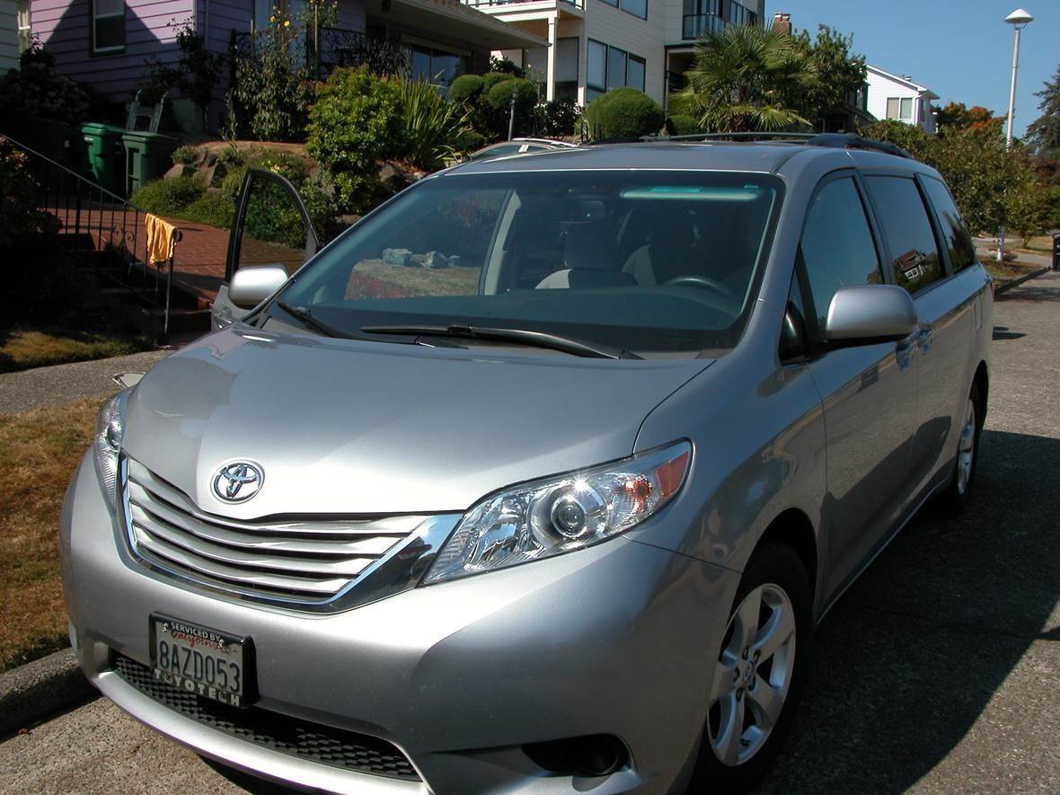 2017 Toyota Sienna for sale by owner in Seattle