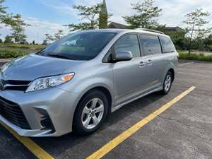 Toyota Sienna for sale by owner in Carol Stream IL