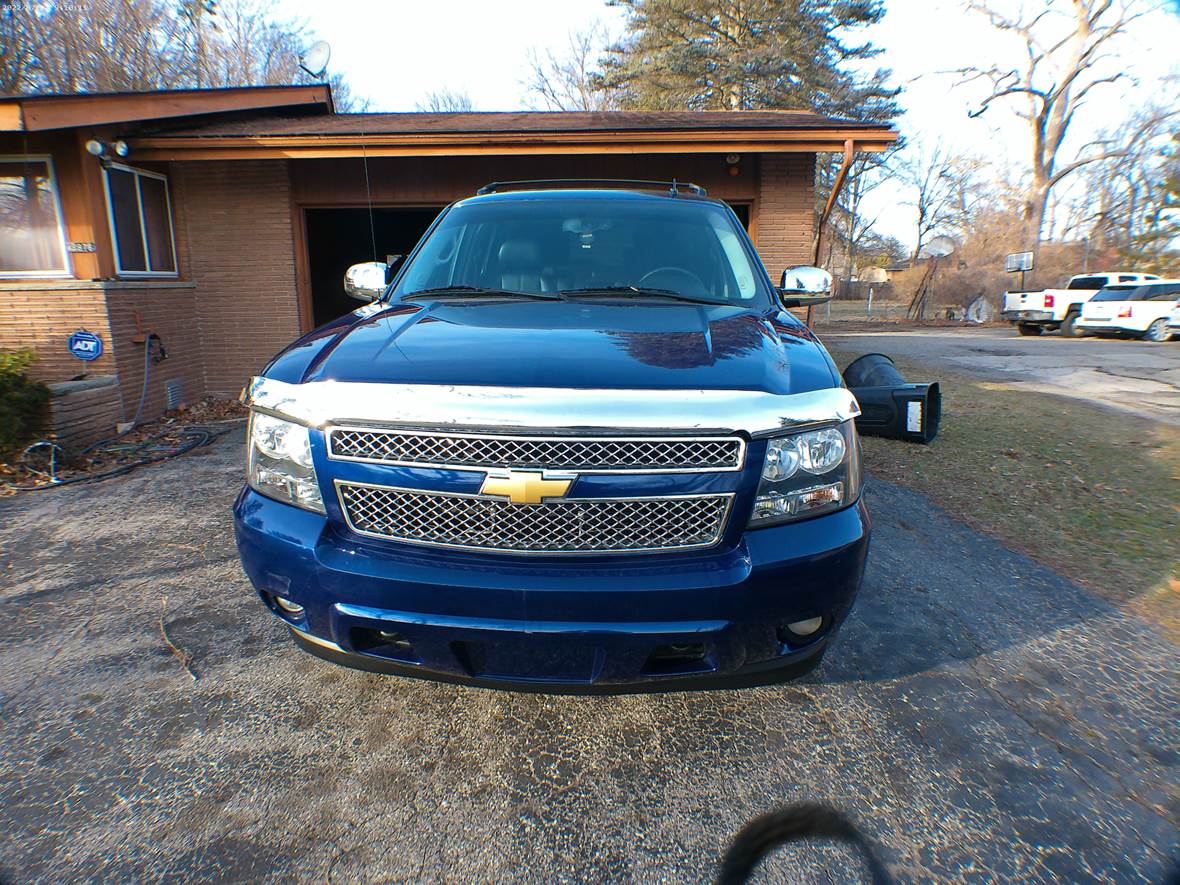 2013 Chevrolet Avalanche for sale by owner in Southfield