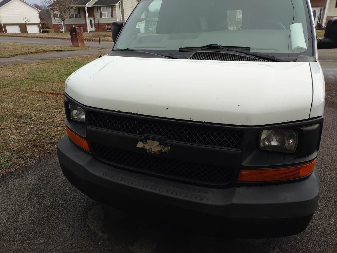 2005 Chevrolet Express Cargo for sale by owner in Seymour