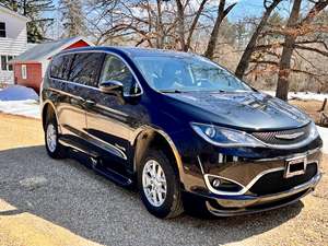 Chrysler Pacifica for sale by owner in Amherst Junction WI