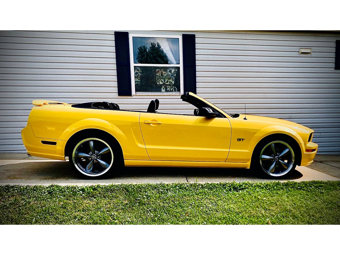 2005 Ford Mustang for sale by owner in Lake Geneva