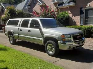 2004 GMC Sierra with Silver Exterior