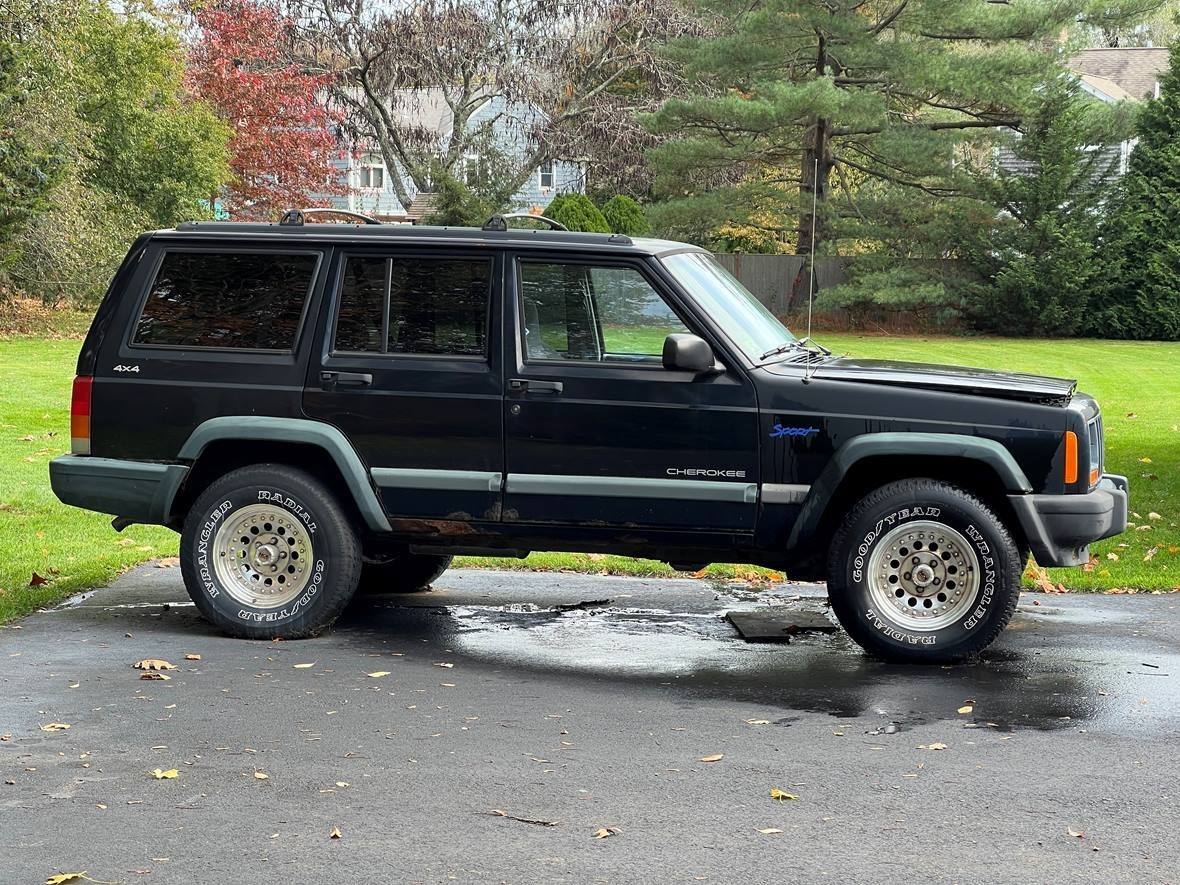 1998 Jeep Cherokee for sale by owner in Hingham