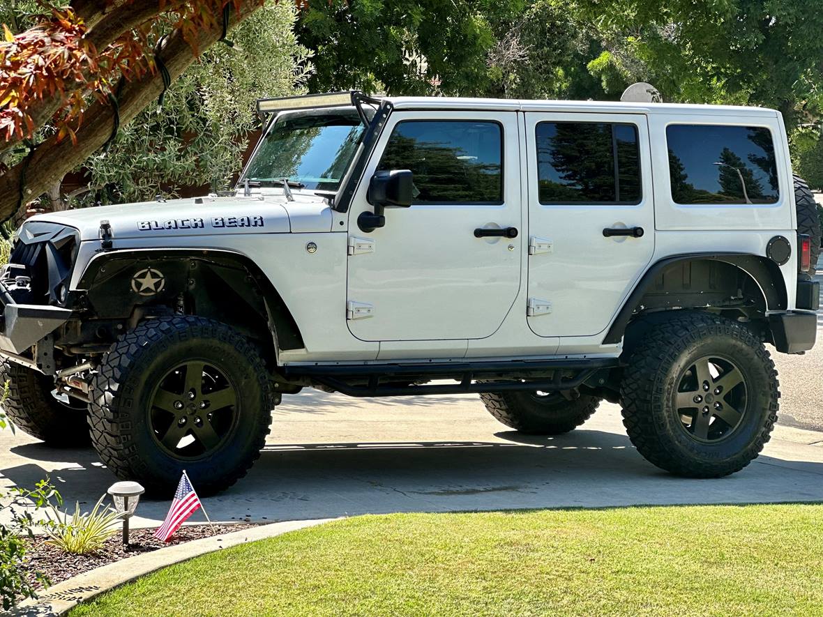 2016 Jeep Wrangler Unlimited for sale by owner in Visalia