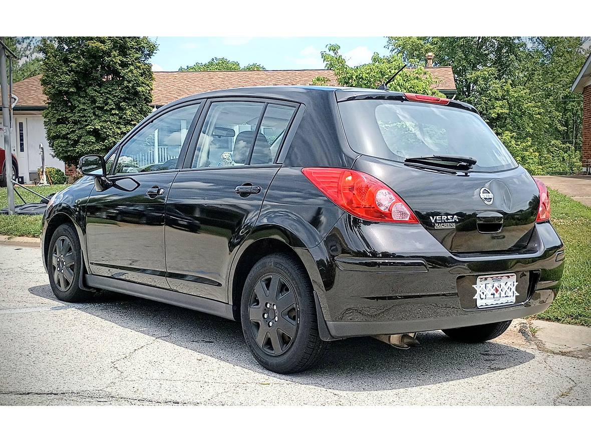 2010 Nissan Versa for sale by owner in Saint Louis