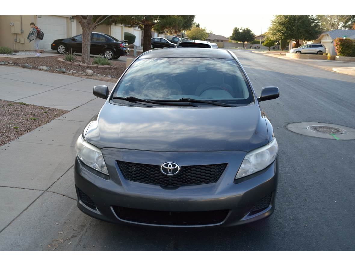 2010 Toyota Corolla LE for sale by owner in Glendale