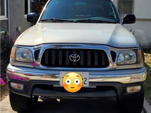 Toyota Tacoma Pre-runner V6 for sale by owner in Long Beach CA