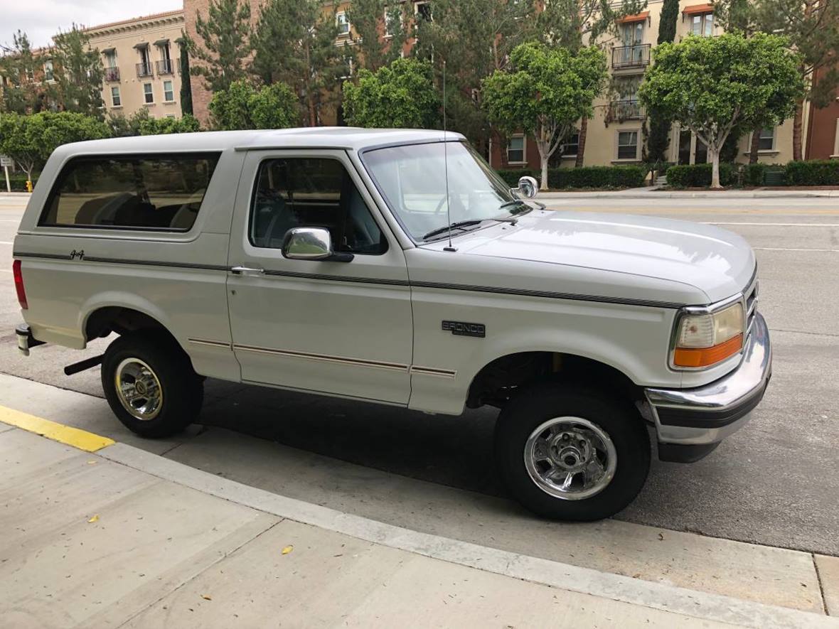 1996 Ford Bronco XL for sale by owner in Cuyahoga Falls