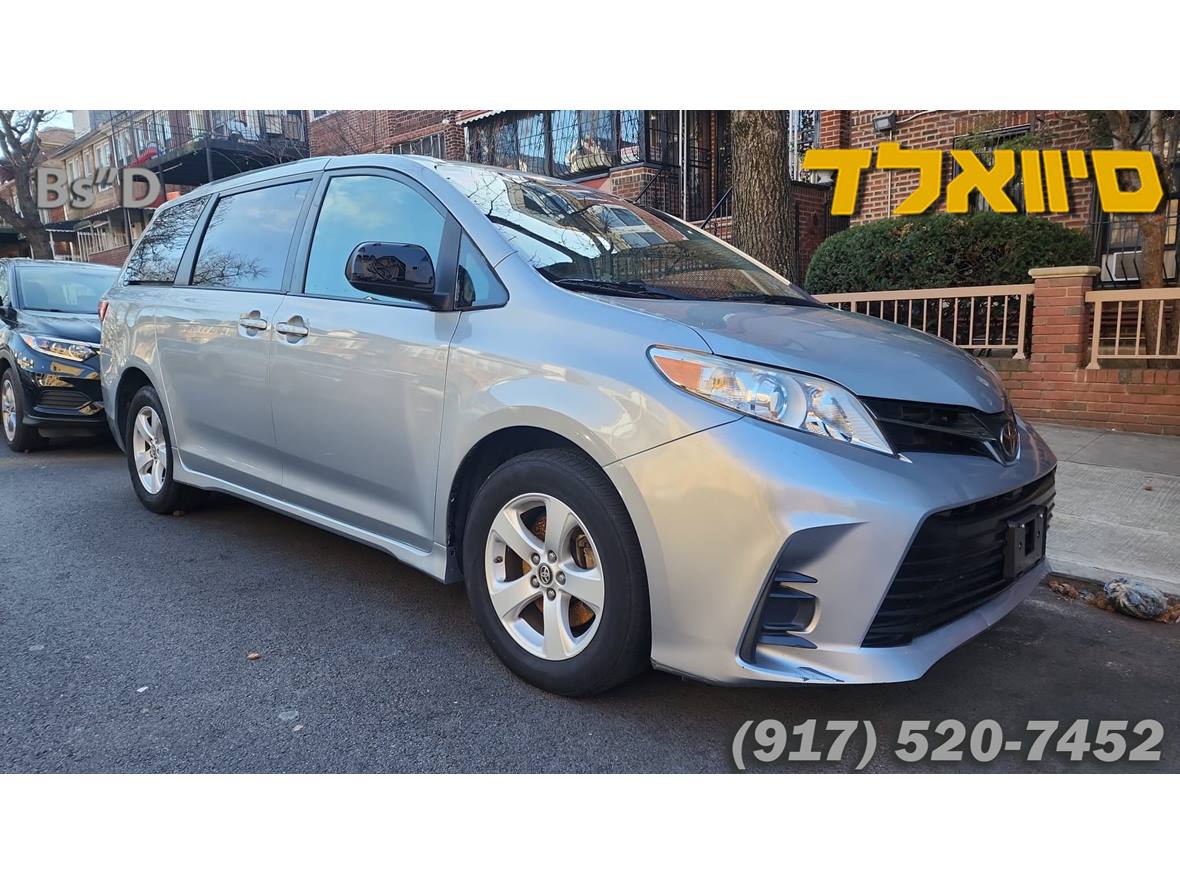 2019 Toyota Sienna for sale by owner in Brooklyn