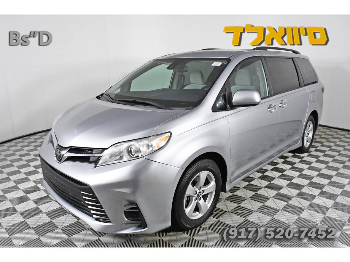 2020 Toyota Sienna for sale by owner in Brooklyn