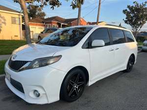 Toyota Sienna SE Low Mileage for sale by owner in Las Vegas NV
