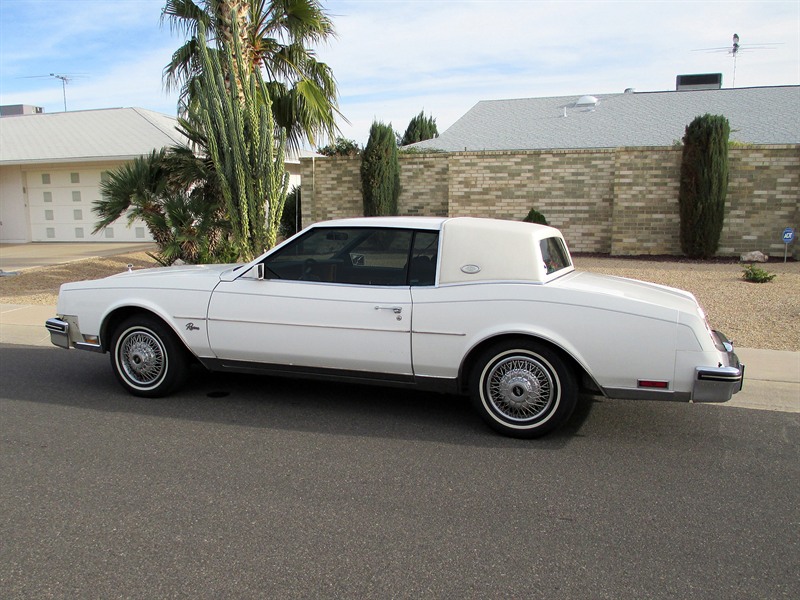 1985 Buick Riviera for sale by owner in SUN CITY WEST