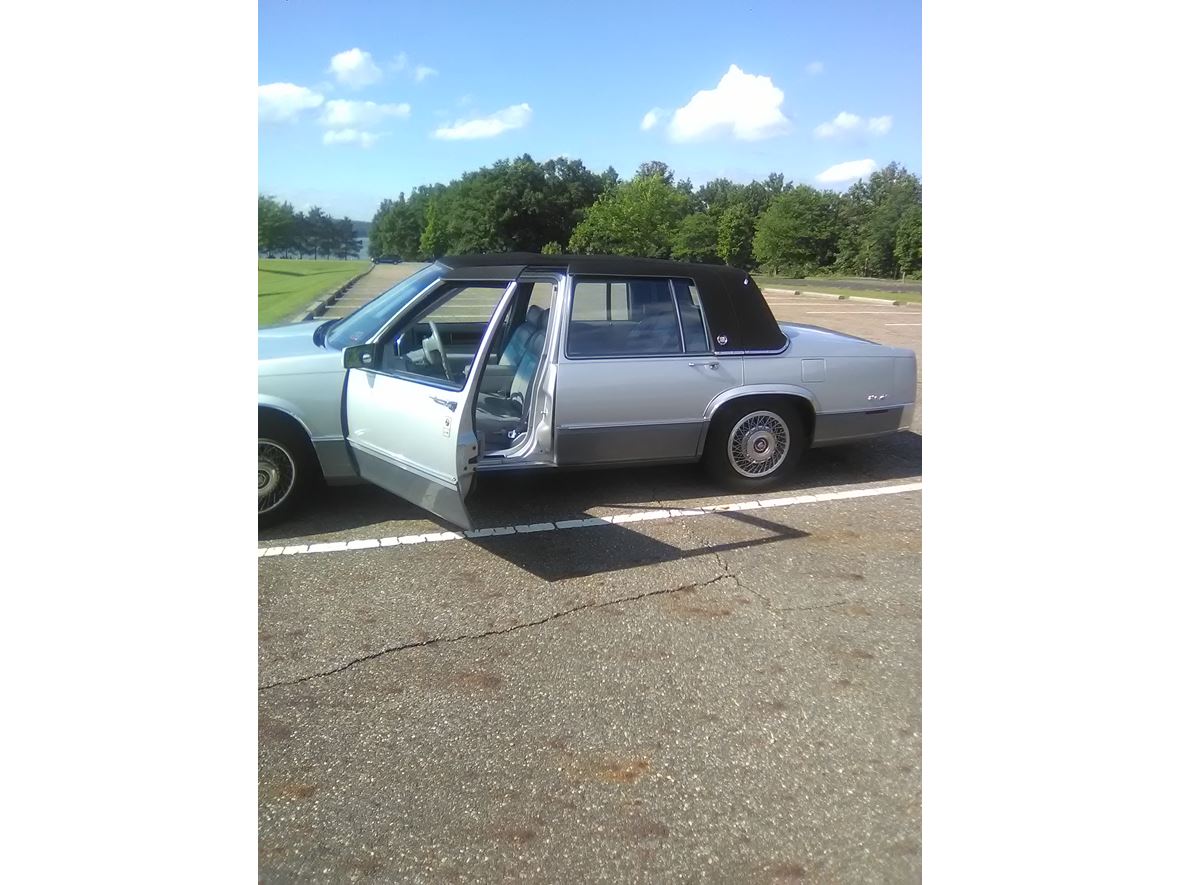 1990 Cadillac DeVille for sale by owner in Warren