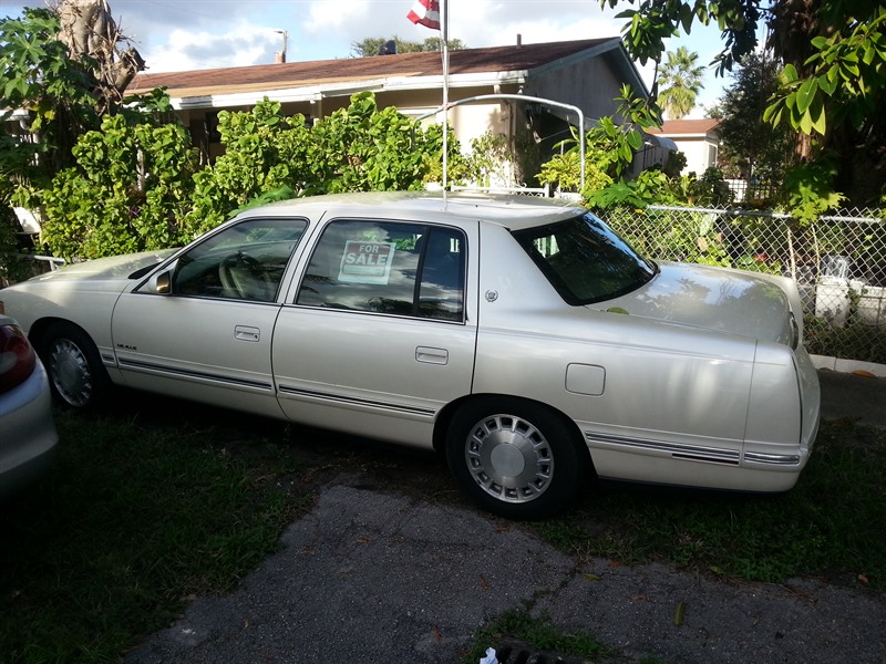 1998 Cadillac DeVille for sale by owner in MIAMI