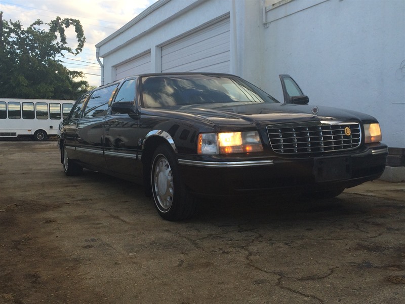 1999 Cadillac DeVille for sale by owner in POMPANO BEACH