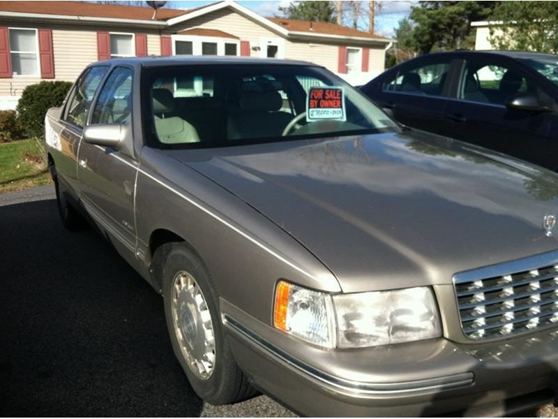 1999 Cadillac Deville for sale by owner in PITTSTON