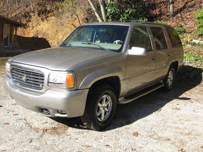 1999 Cadillac Escalade for sale by owner in Glenville