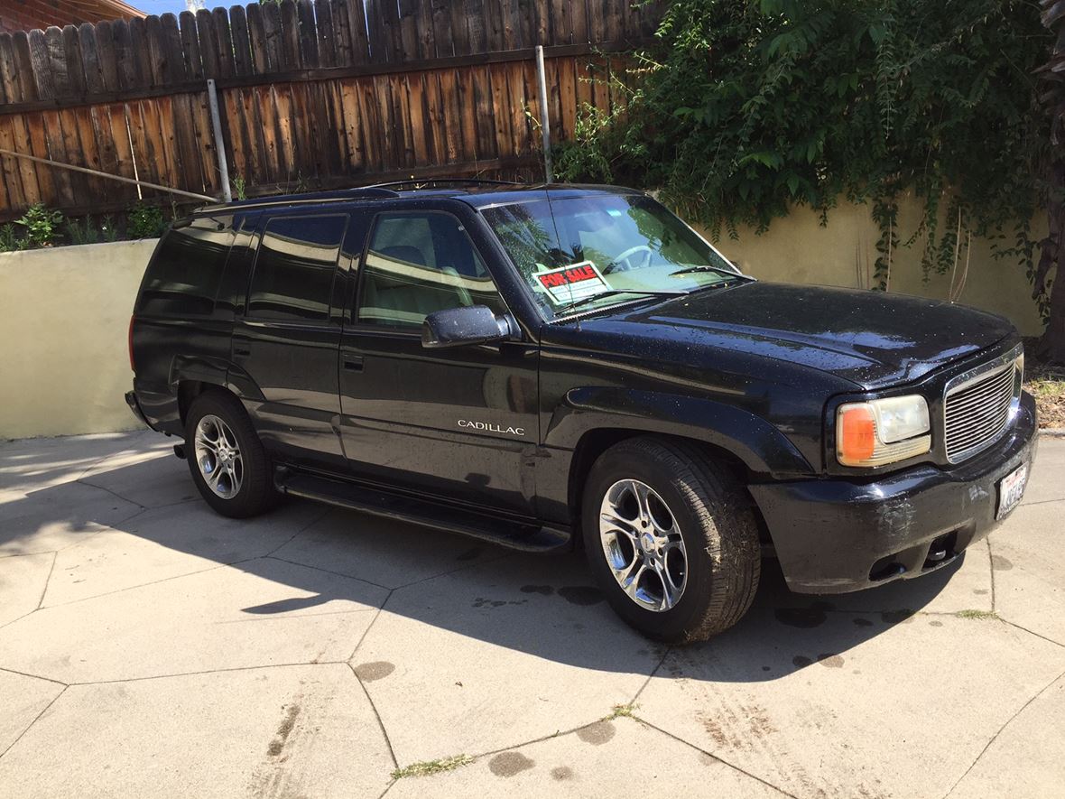 2000 Cadillac Escalade for sale by owner in Altadena