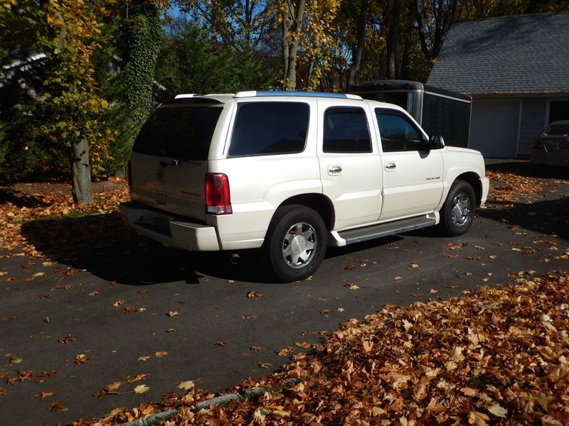 2005 Cadillac Escalade for sale by owner in East Northport