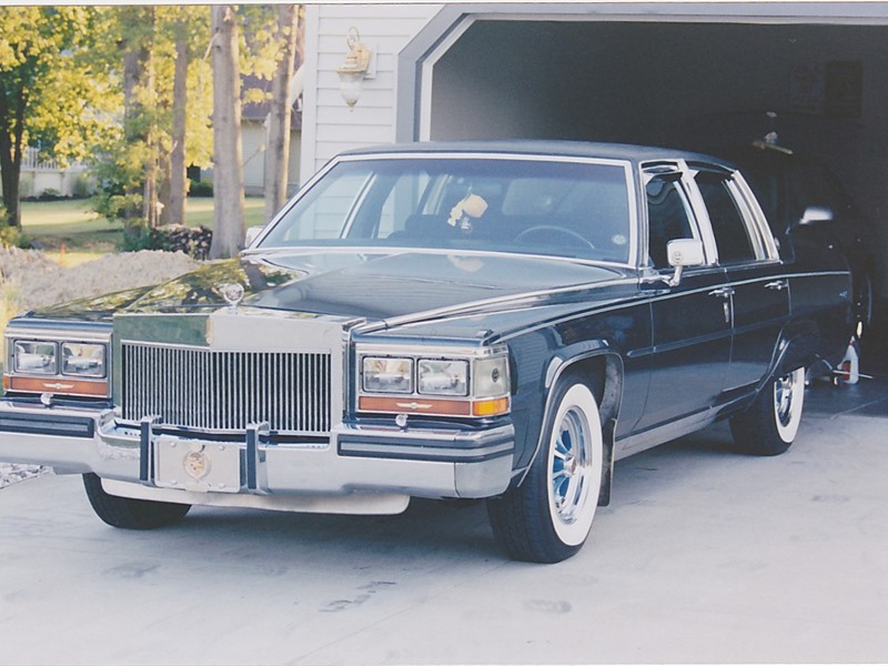 1986 Cadillac FLEETWOOD for sale by owner in YOUNGSTOWN