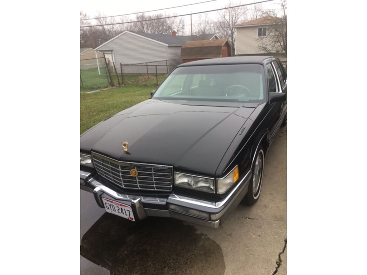 1991 Cadillac Fleetwood for sale by owner in Cleveland
