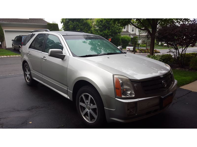 2004 Cadillac SRX for sale by owner in Pomona