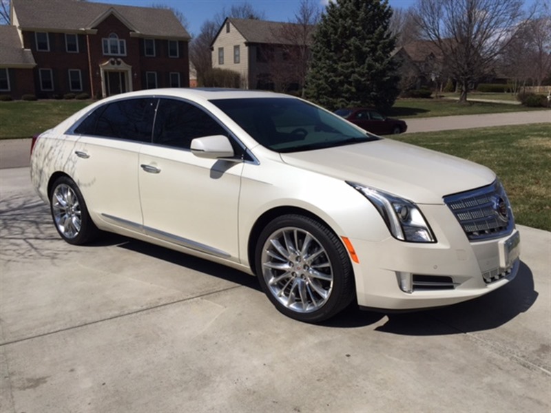 2013 Cadillac XTS for sale by owner in MINNEAPOLIS
