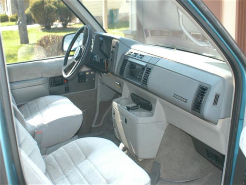 1992 Chevrolet Astro for sale by owner in ERIE