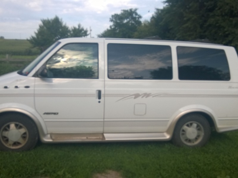 2000 Chevrolet Astro Passenger Van for sale by owner in TROY