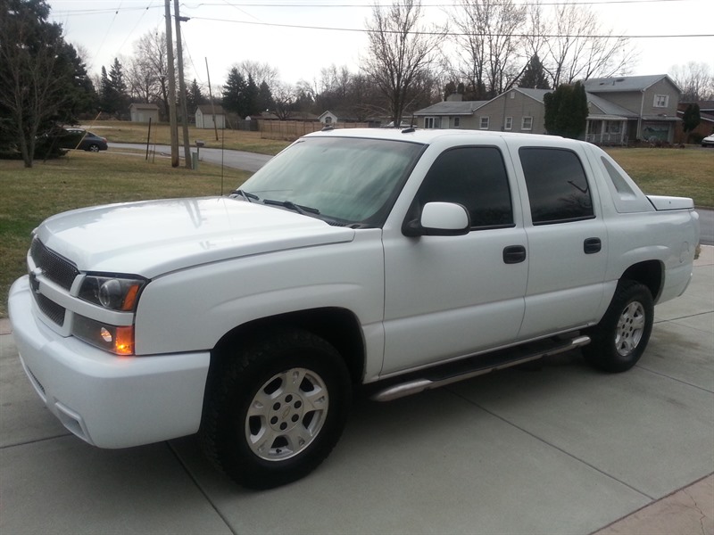 2004 Chevrolet Avalanche for sale by owner in FLINT