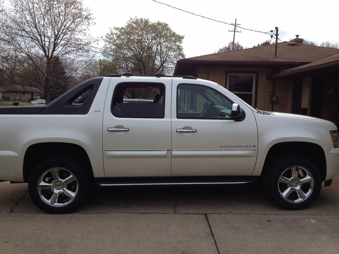 2008 Chevrolet Avalanche for sale by owner in Portage