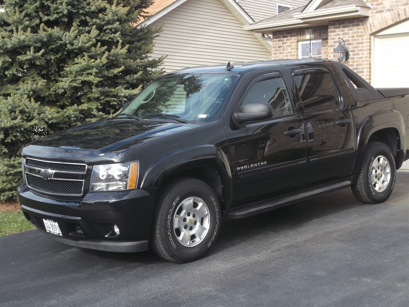 2010 Chevrolet Avalanche for sale by owner in MCHENRY