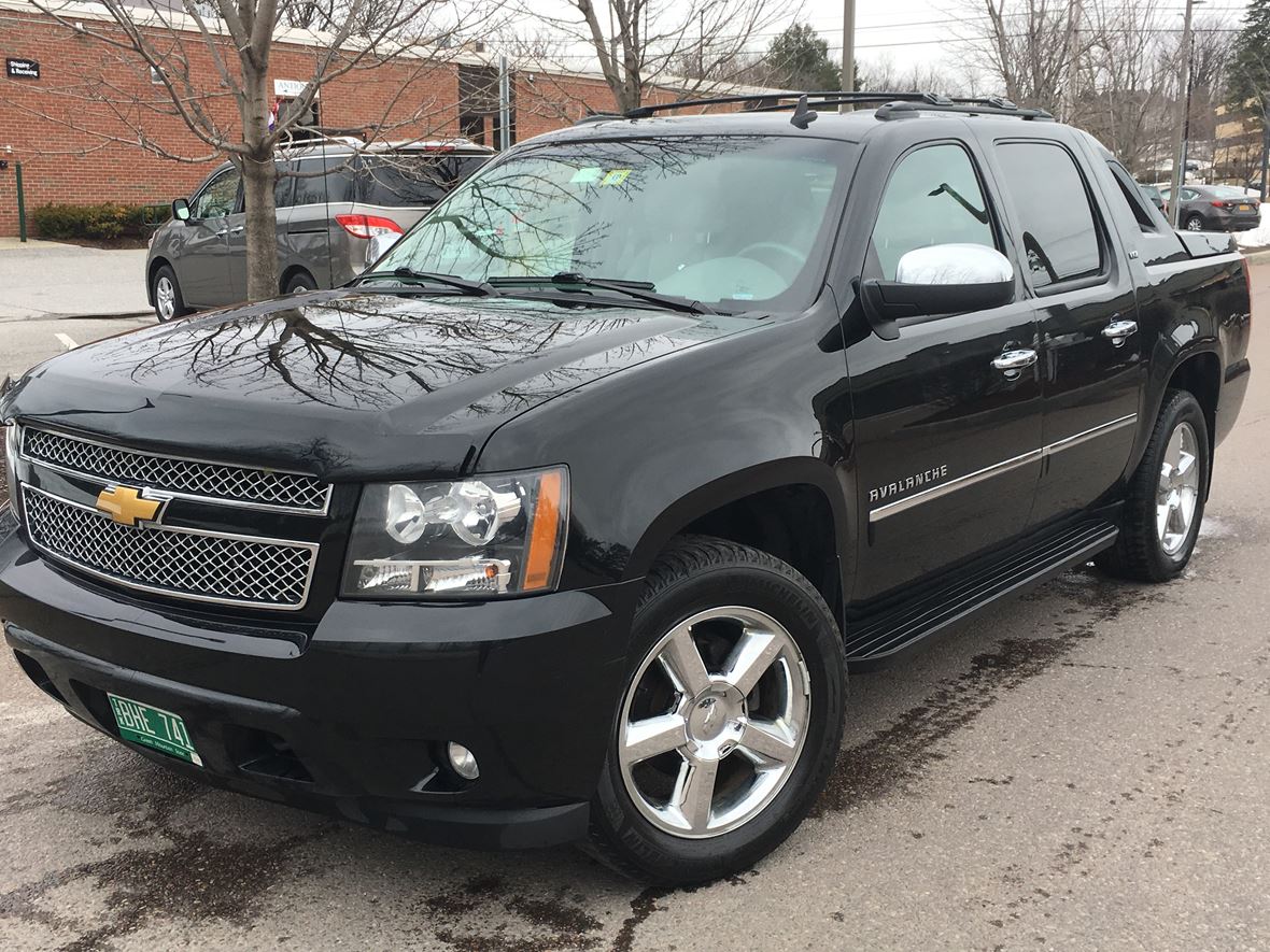 2012 Chevrolet Avalanche for sale by owner in South Burlington