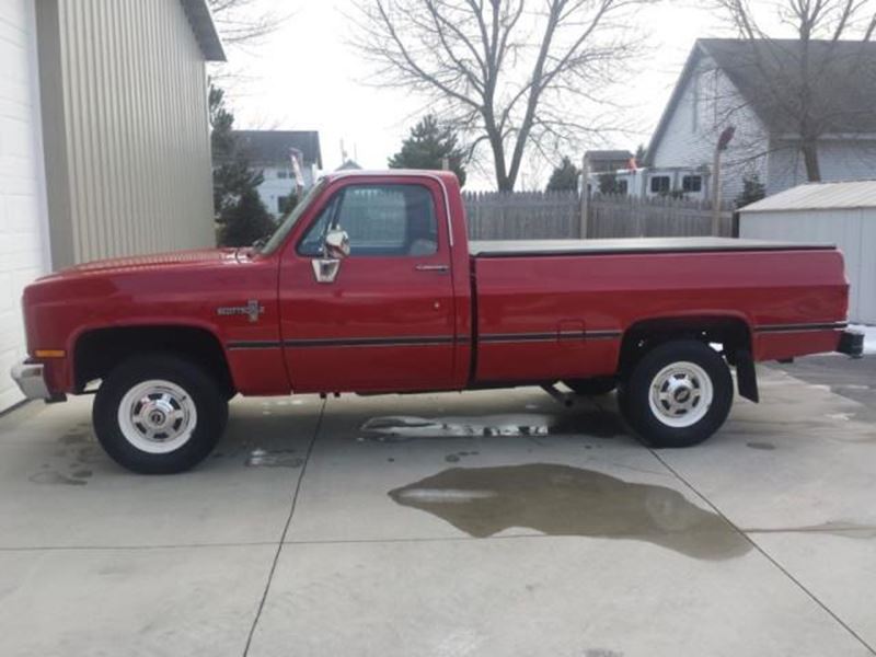 1985 Chevrolet C2500 for sale by owner in South Milwaukee