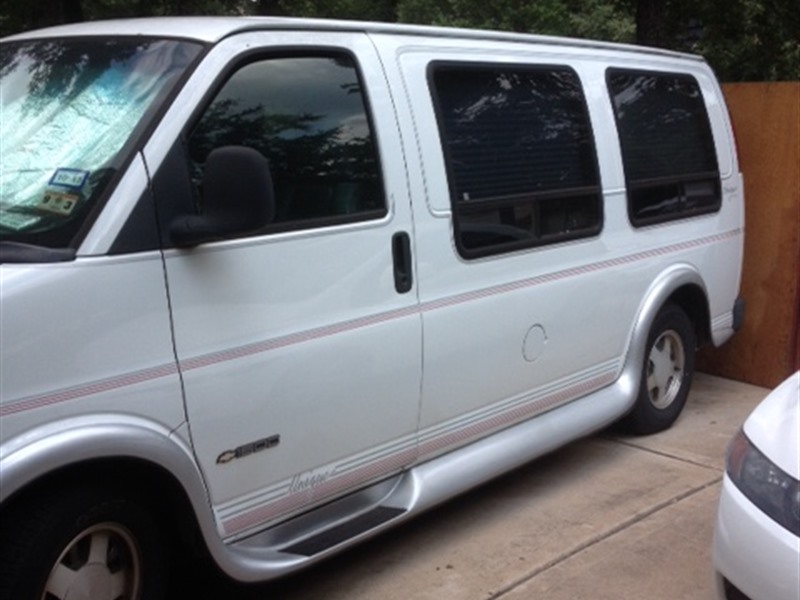 2000 Chevrolet Express for sale by owner in AUSTIN