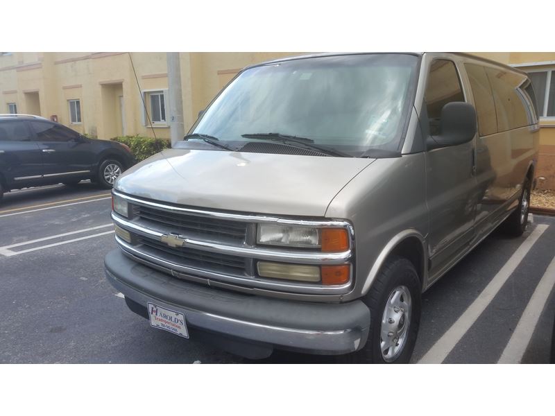2001 Chevrolet Express for sale by owner in Miami