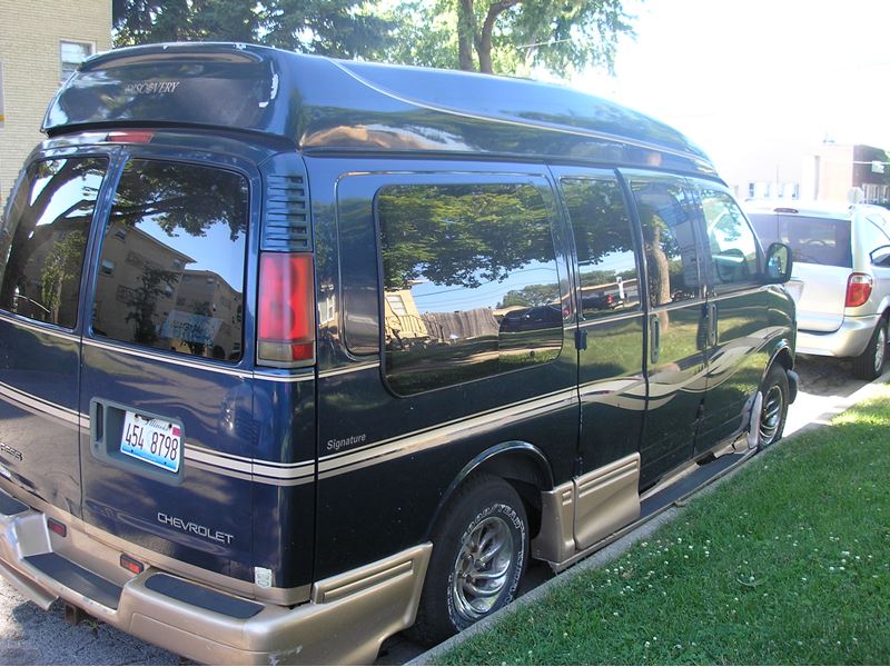 2002 Chevrolet Express for sale by owner in Franklin Park