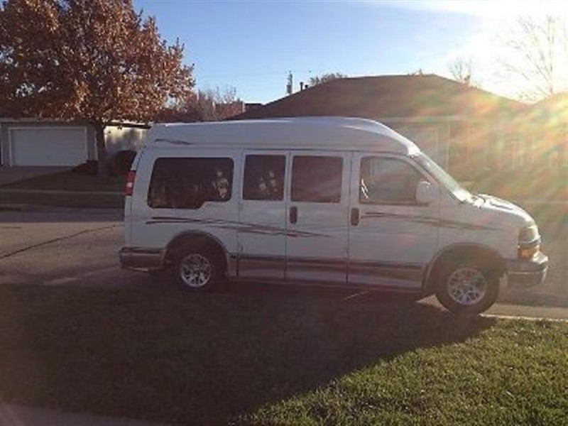 2005 Chevrolet Express for sale by owner in WICHITA
