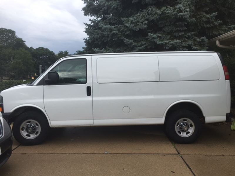 2009 Chevrolet Express for sale by owner in Elm Grove
